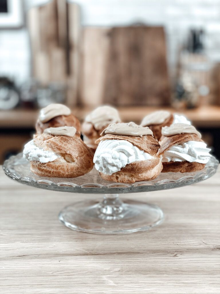 Cream puffs with coffee icing, the recipe by Csaba dalla Zorza