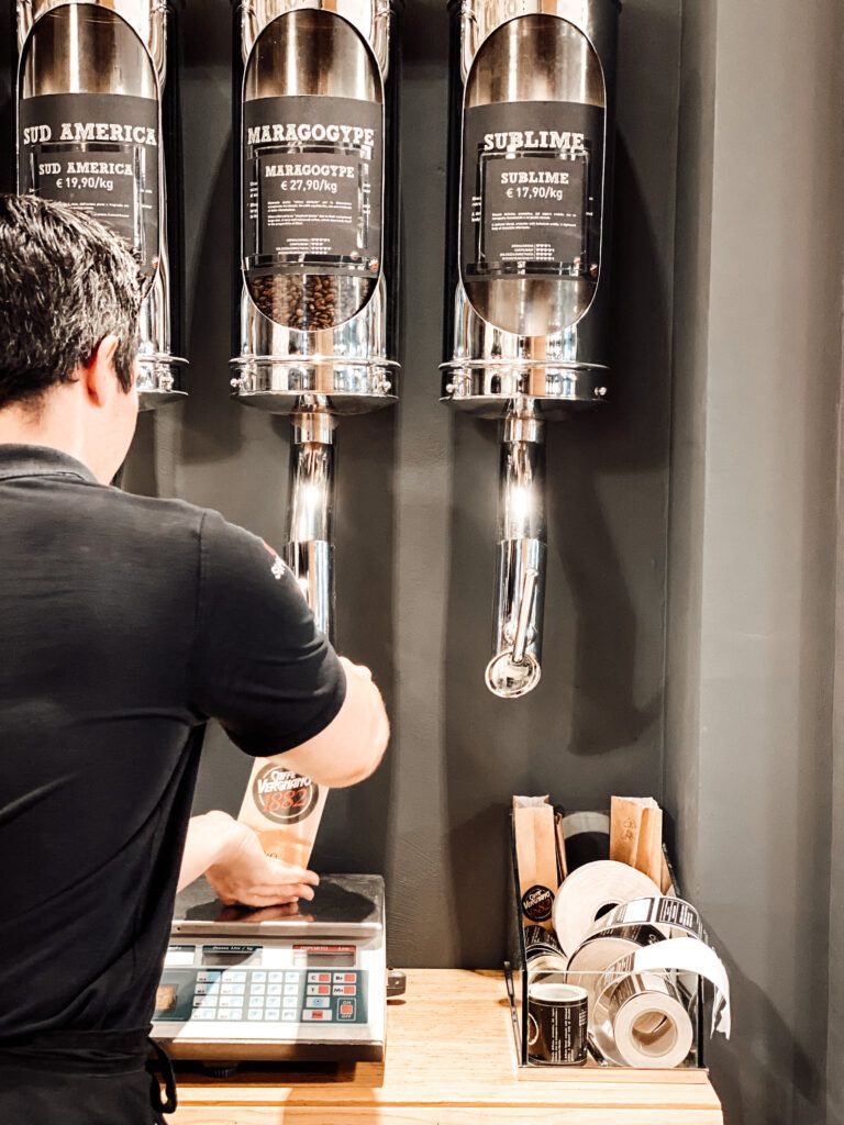 mano del barista